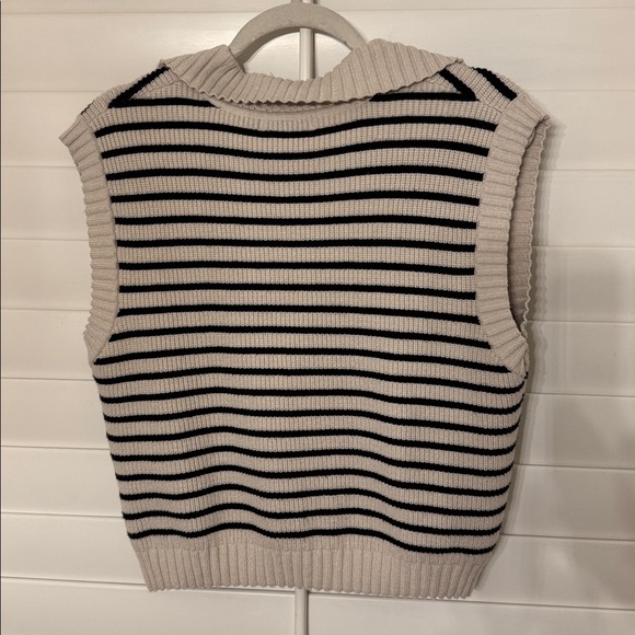 Sincerely Jules Black & Cream Sleeveless Sweater Vest - Picture 3 of 5